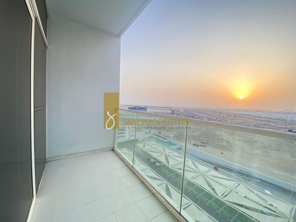 UPGRADED | MID FLOOR | UNFURNISHED