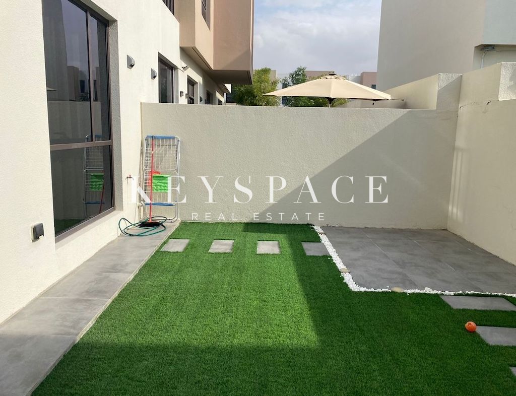 Luxury Living Steps from City Centre & Key Amenities | Resale