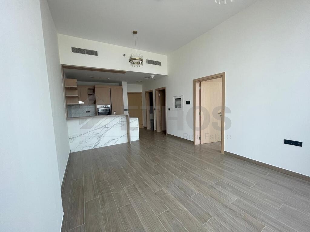 Luxury 1BHK | Brand New | Close to Mall | Vacant