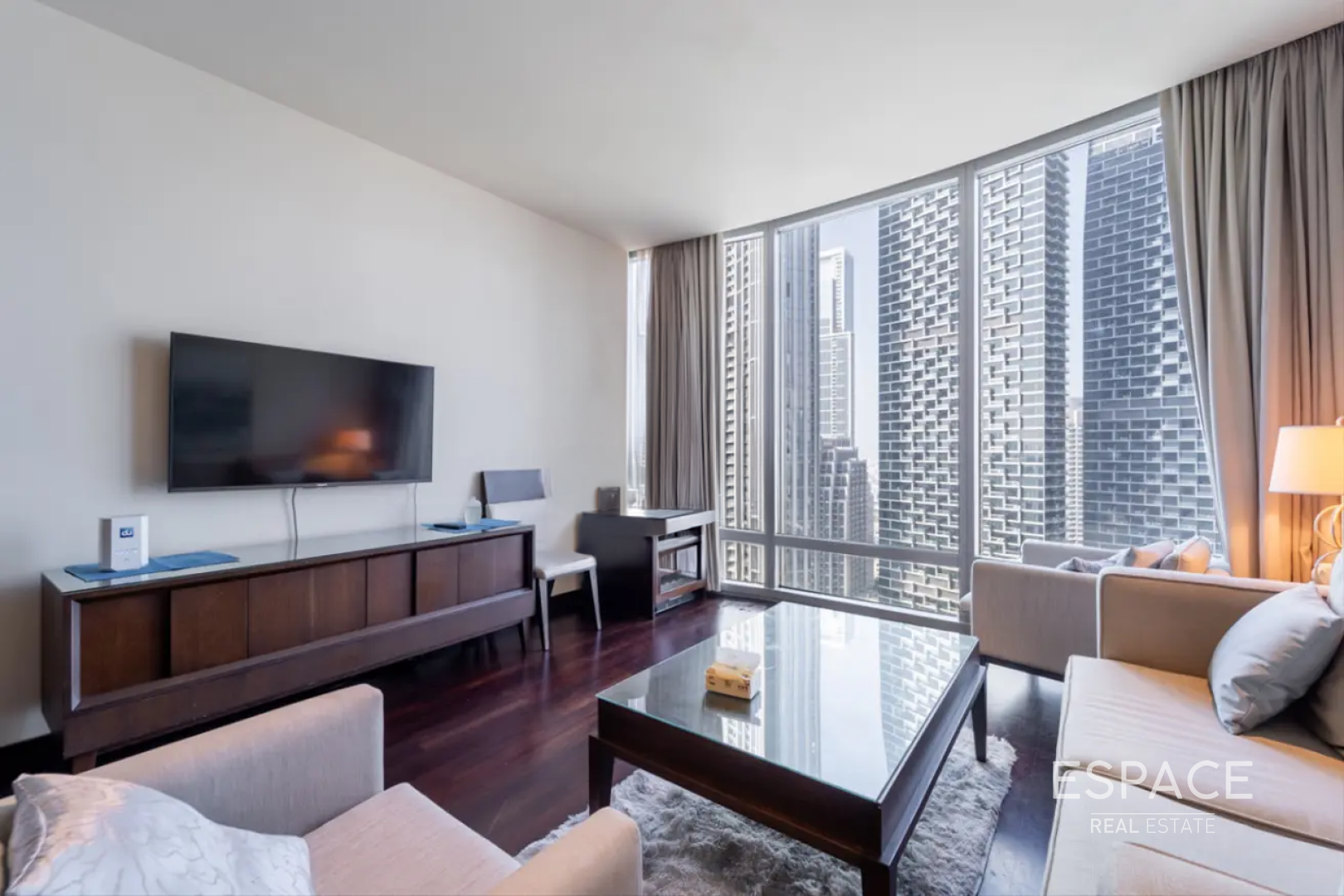 Stunning Views | Vacant | Large Layout