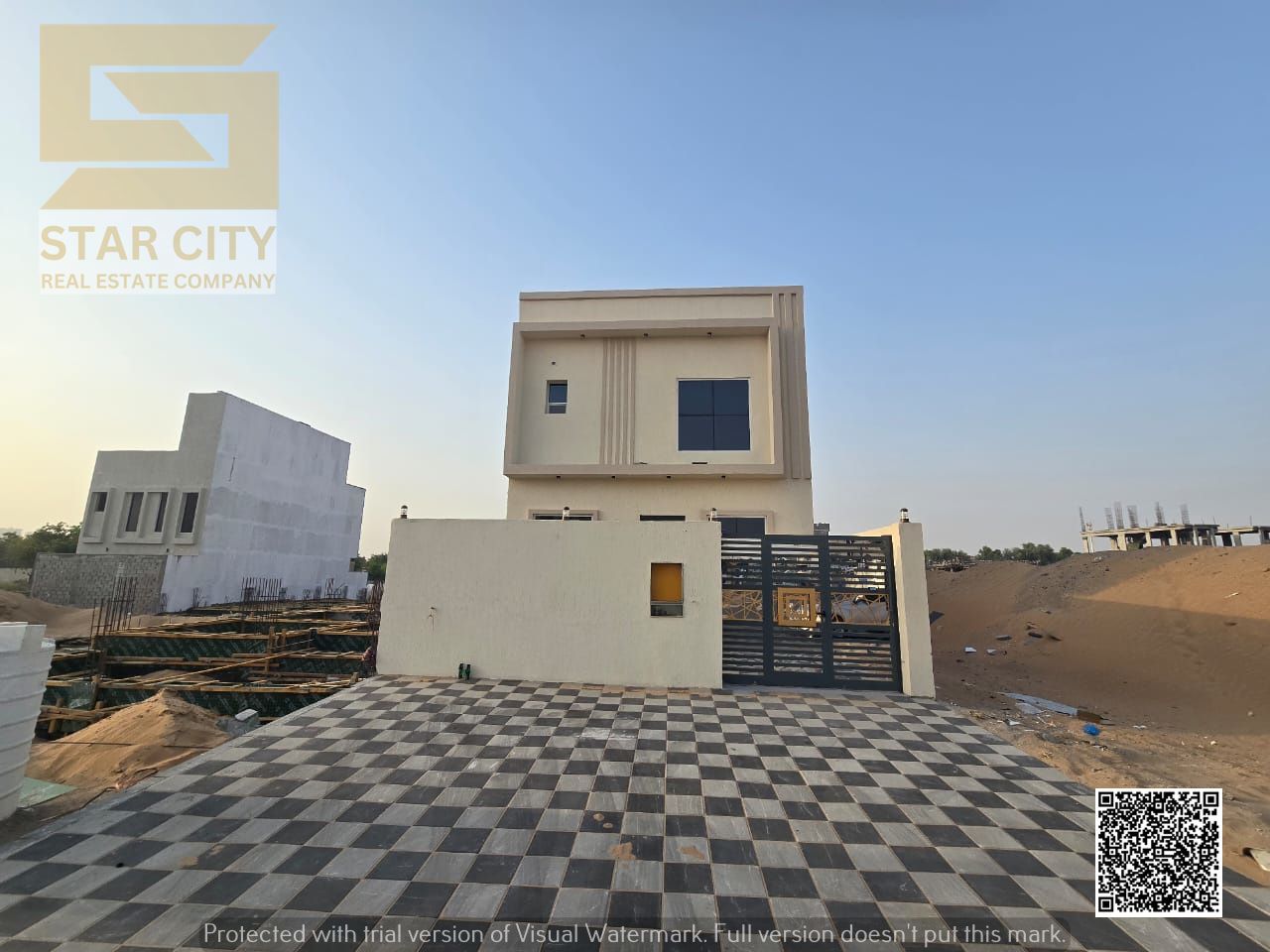 Registration fees included, luxury townhouse consisting of 3 master bedrooms with built-in wardrobes and a ceiling