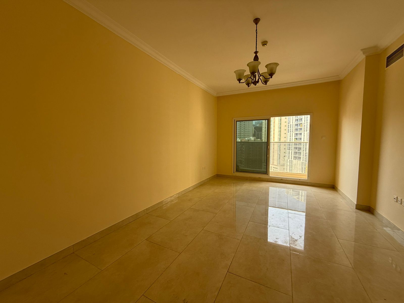 Free Parking – 2BHK with Open View – Built-in Wardrobes – Spacious Kitchen – 3Bathrooms – Flexible Payments – Family Tower – Free Maintenance – Near