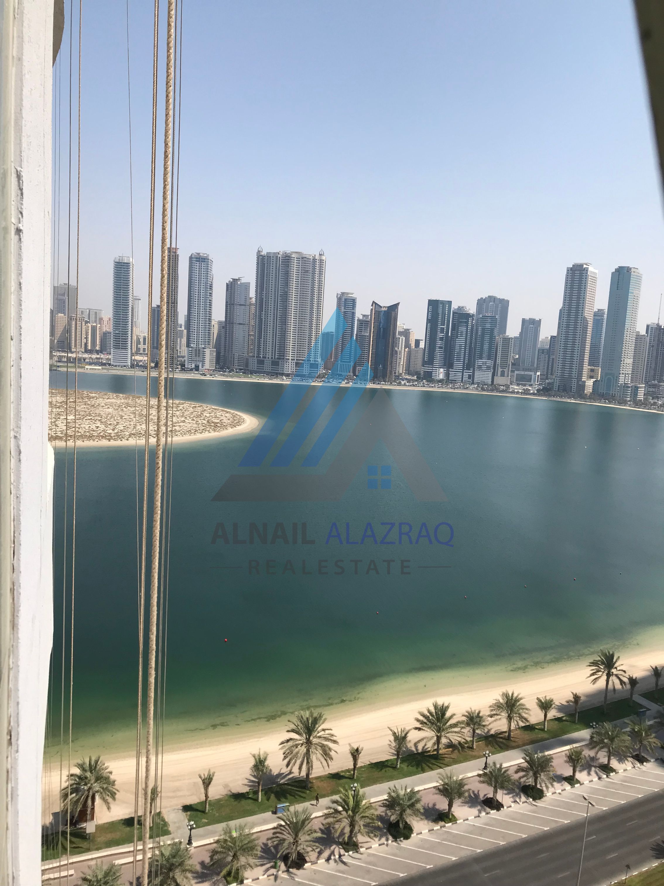 Luxury offices with sea views of various sizes