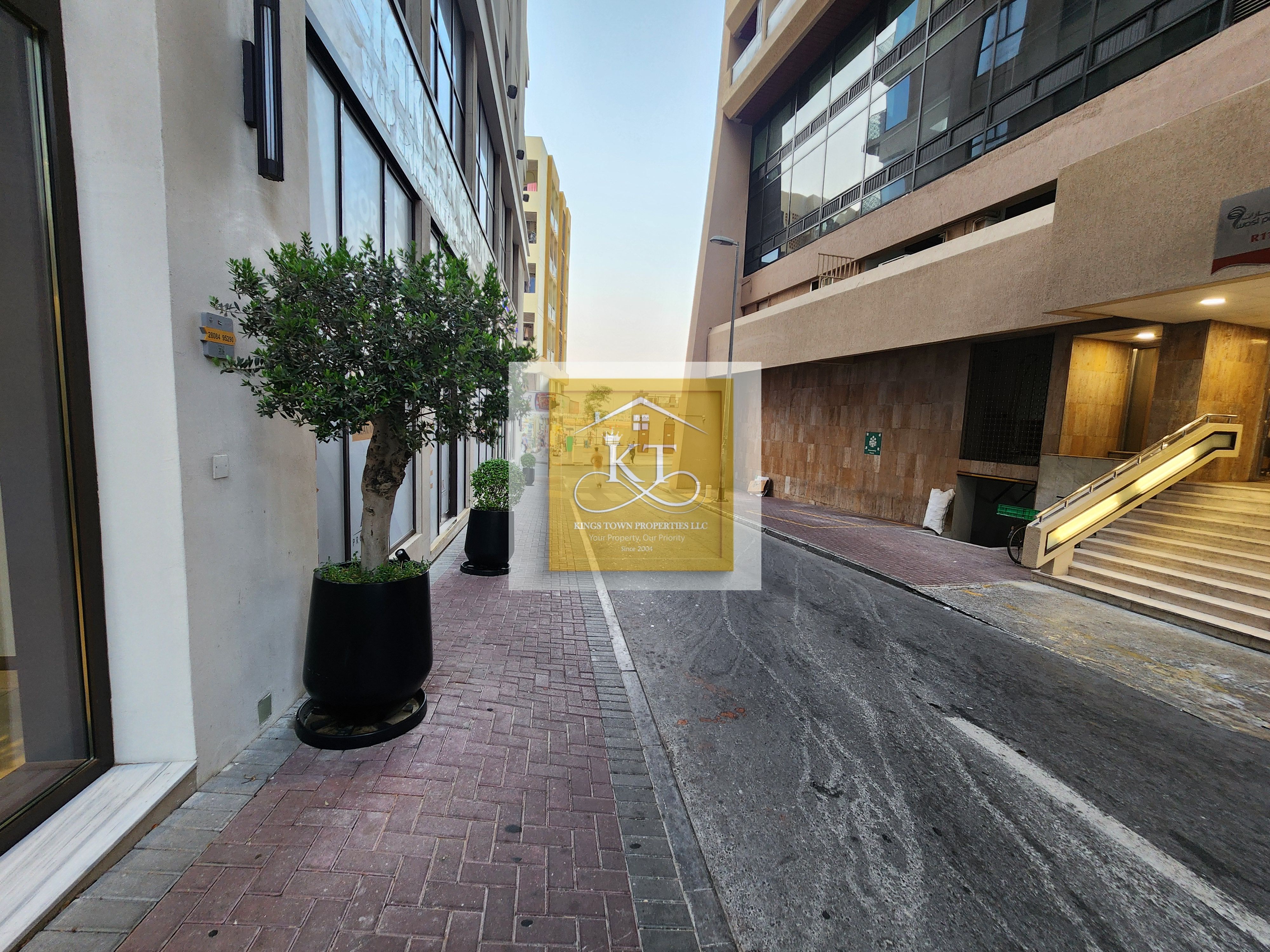 Great Location!! Semi Fitted!! Retail Shop!! Near Abra Station!!!