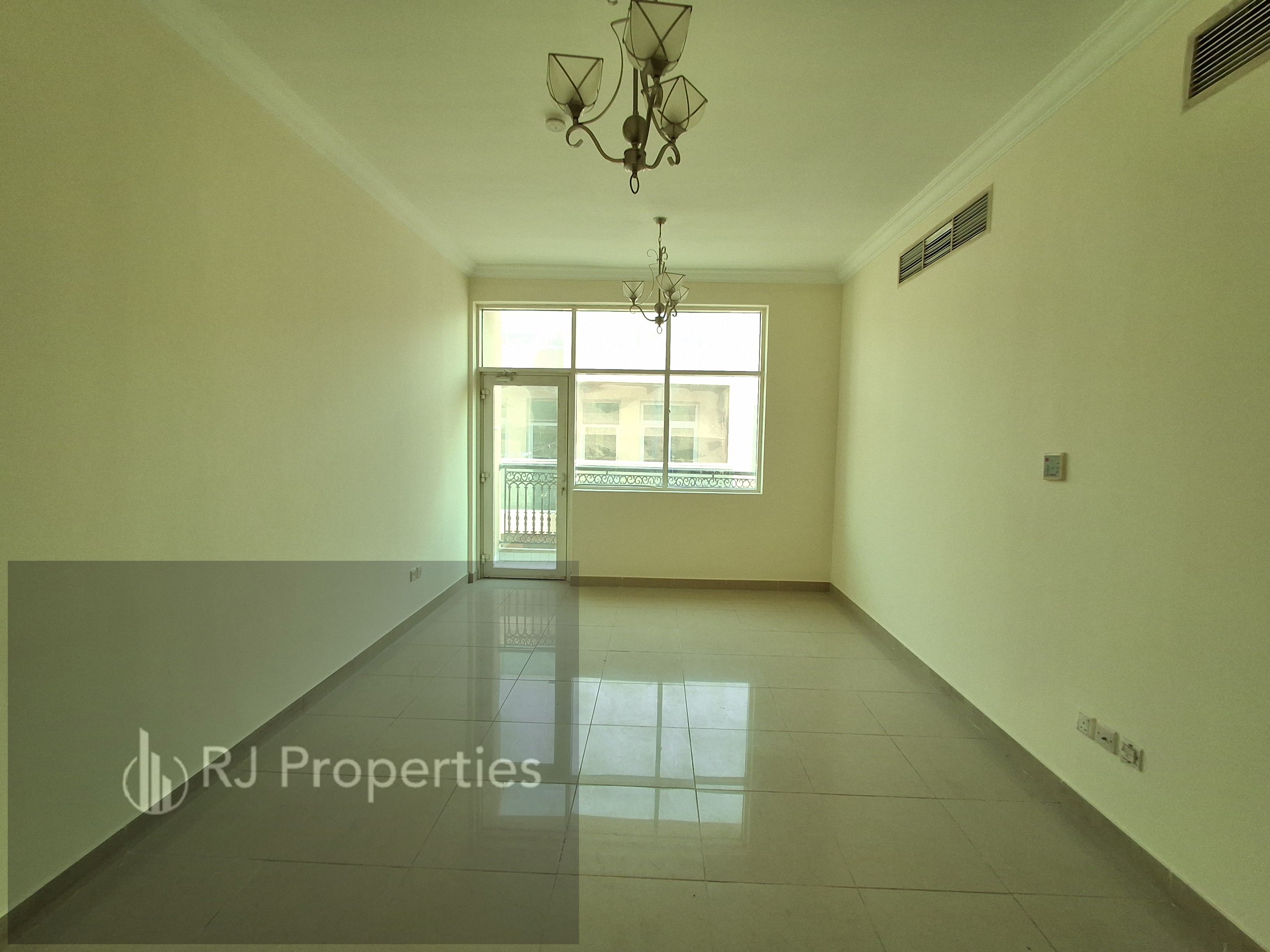 2 BR apartment - balcony - family building - bright - close to bus stop