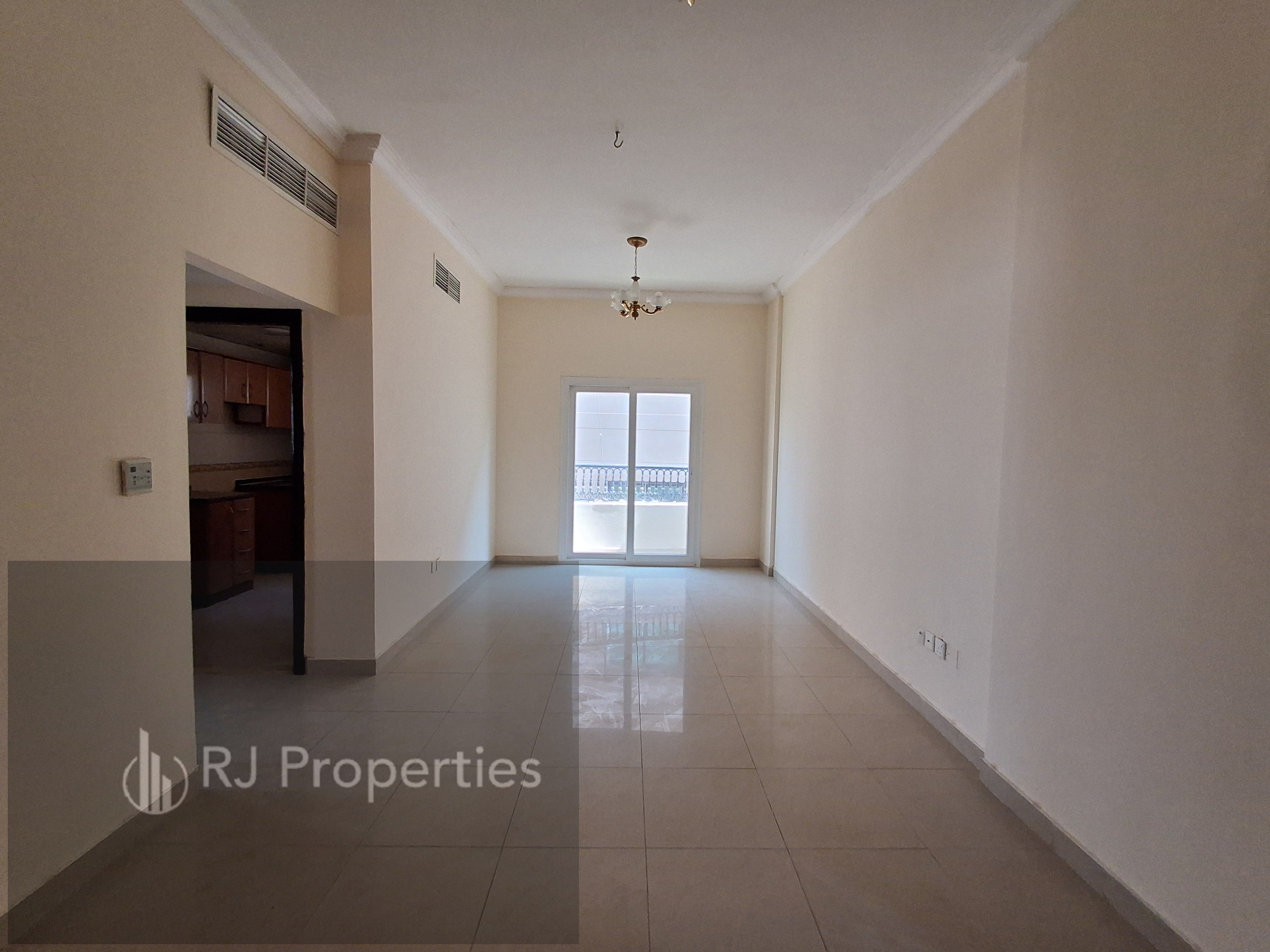 Neat and clean family building - 2 bhk apartment - spacious - balcony - school area - easy access for Dubai