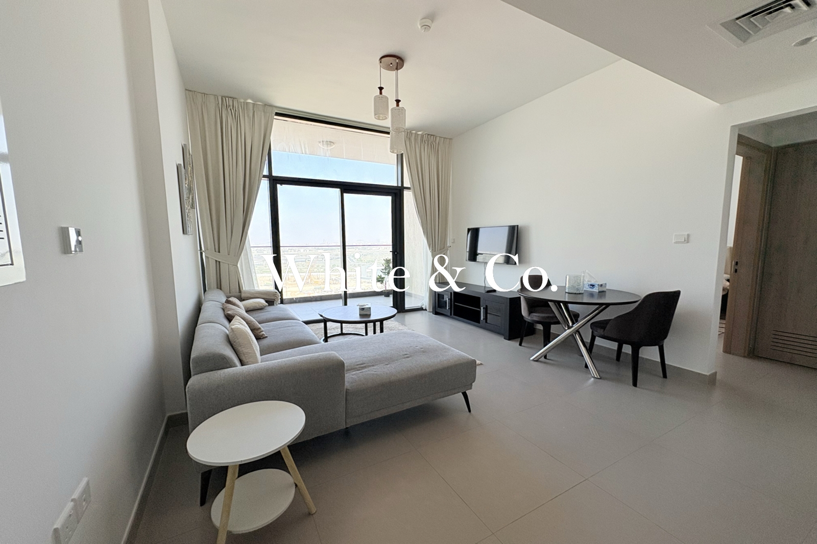 Modern Furnishing |Prime Location|Balcony