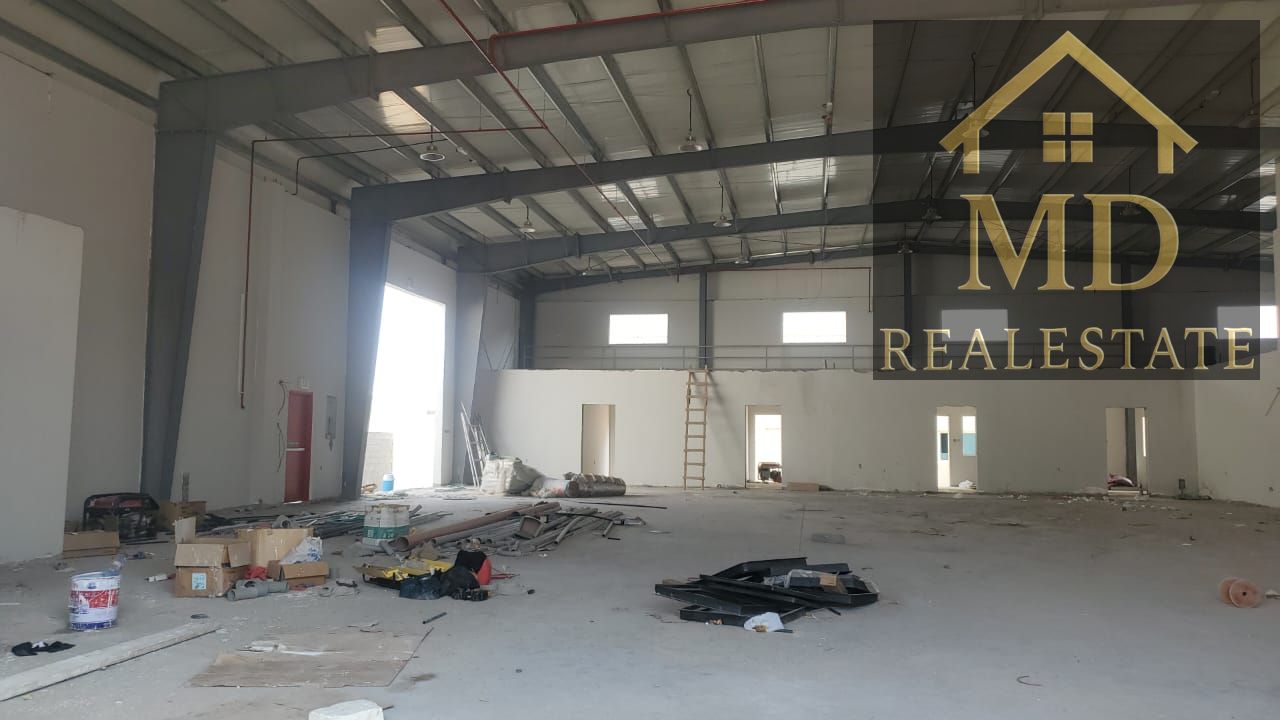 A warehouse with an area of 10,000 square feet, 200 kilowatt electricity, price 430,000, with four rooms in Umm Al Quwain