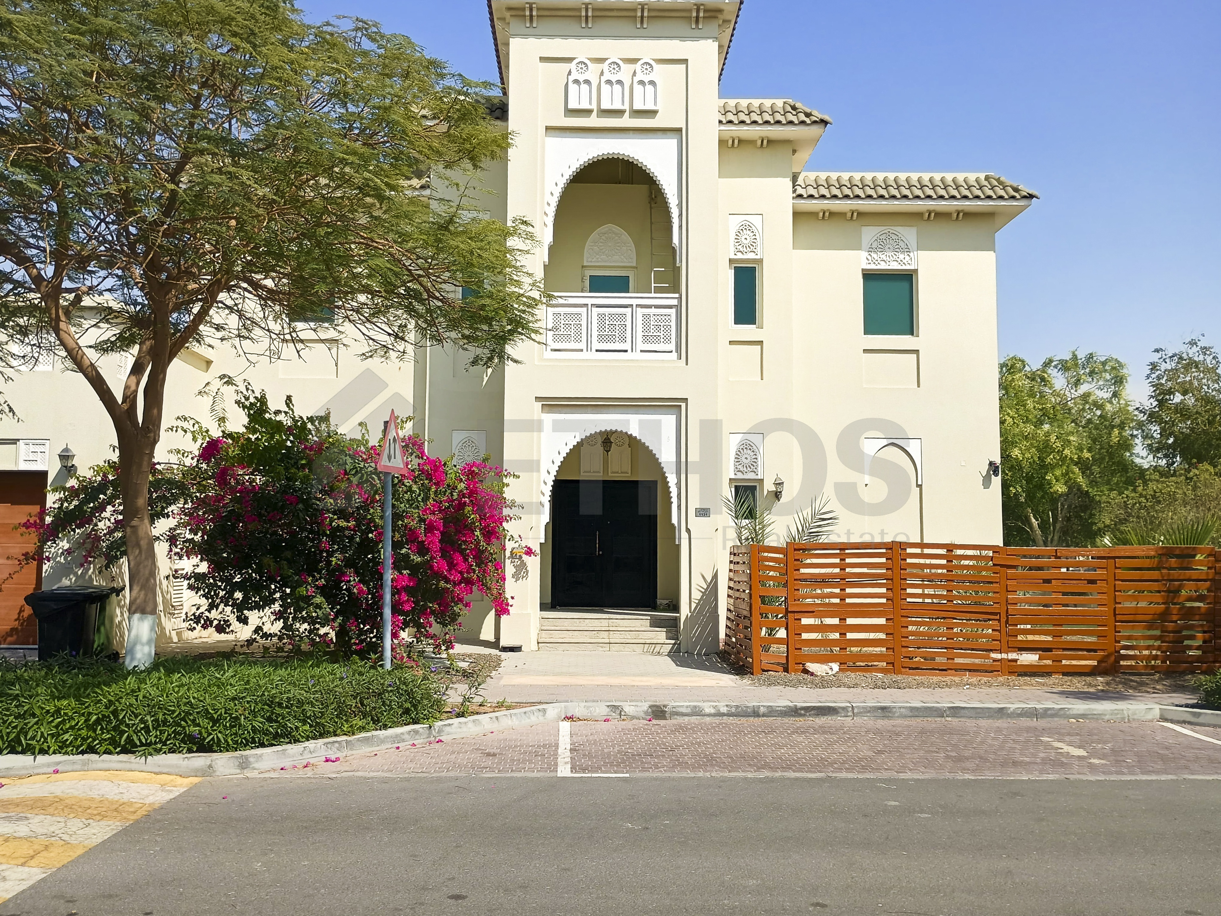 Single Row| Corner Villa |Huge Layout | Garden
