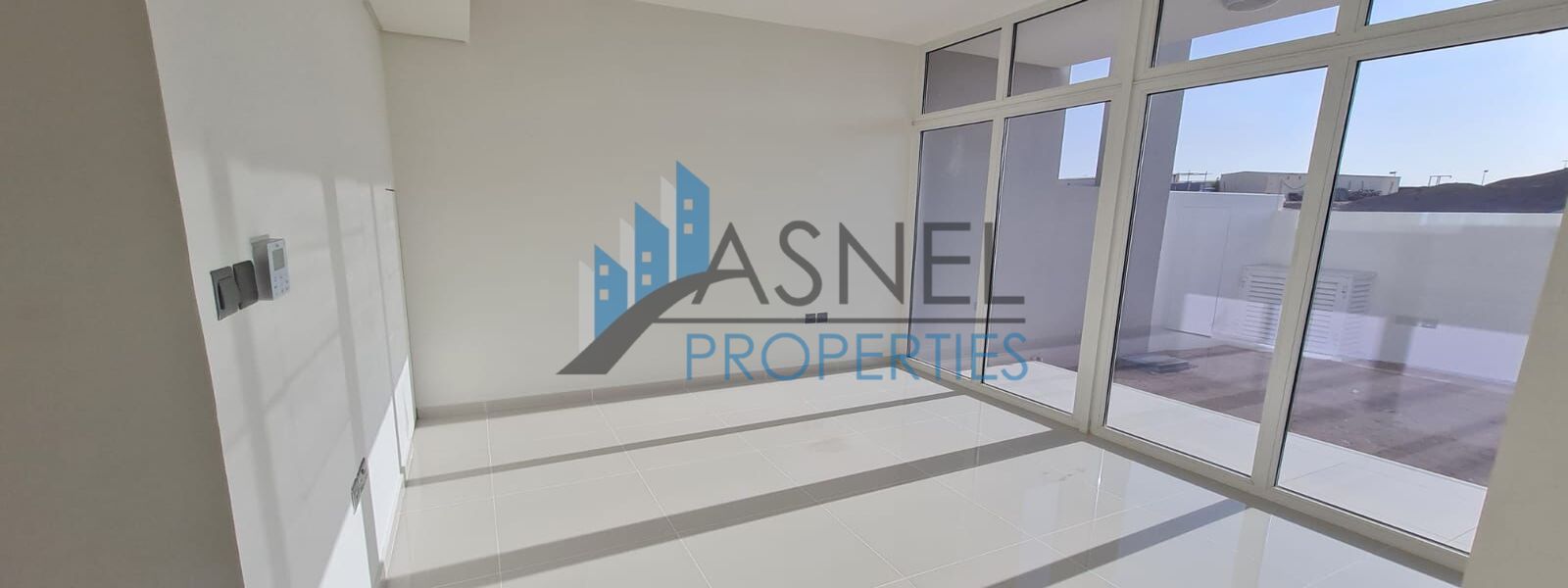 Spacious 3 bedrooms Townhouse / Unfurnished /Vacant/ Prime location