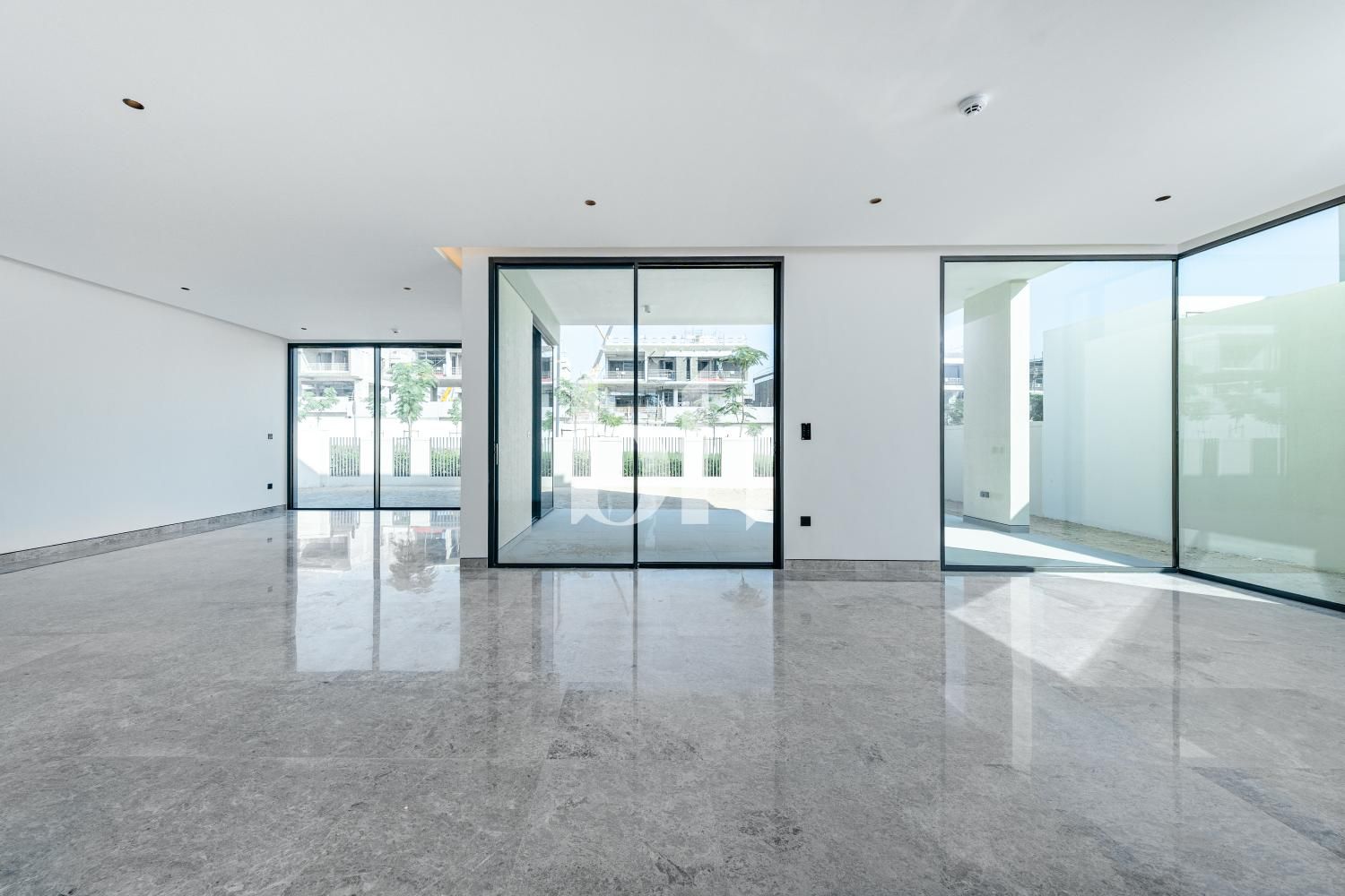 Closed Kitchen I On Pool I Brand New I High End