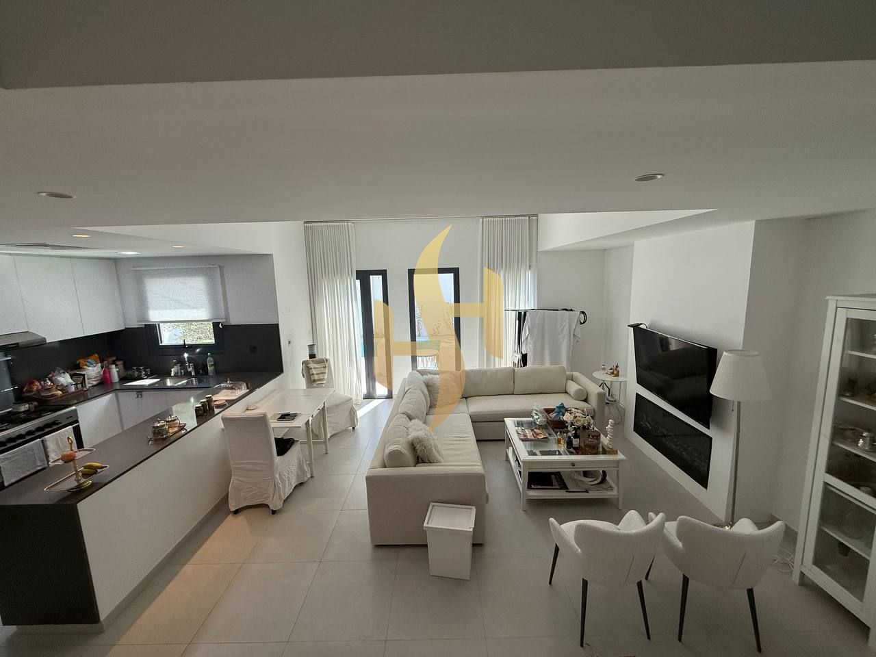 READY TO MOVE IN l BIG SIZE lGOOD LOCATION-WITH SWIMMING POOL-AND 2 KITCHEN