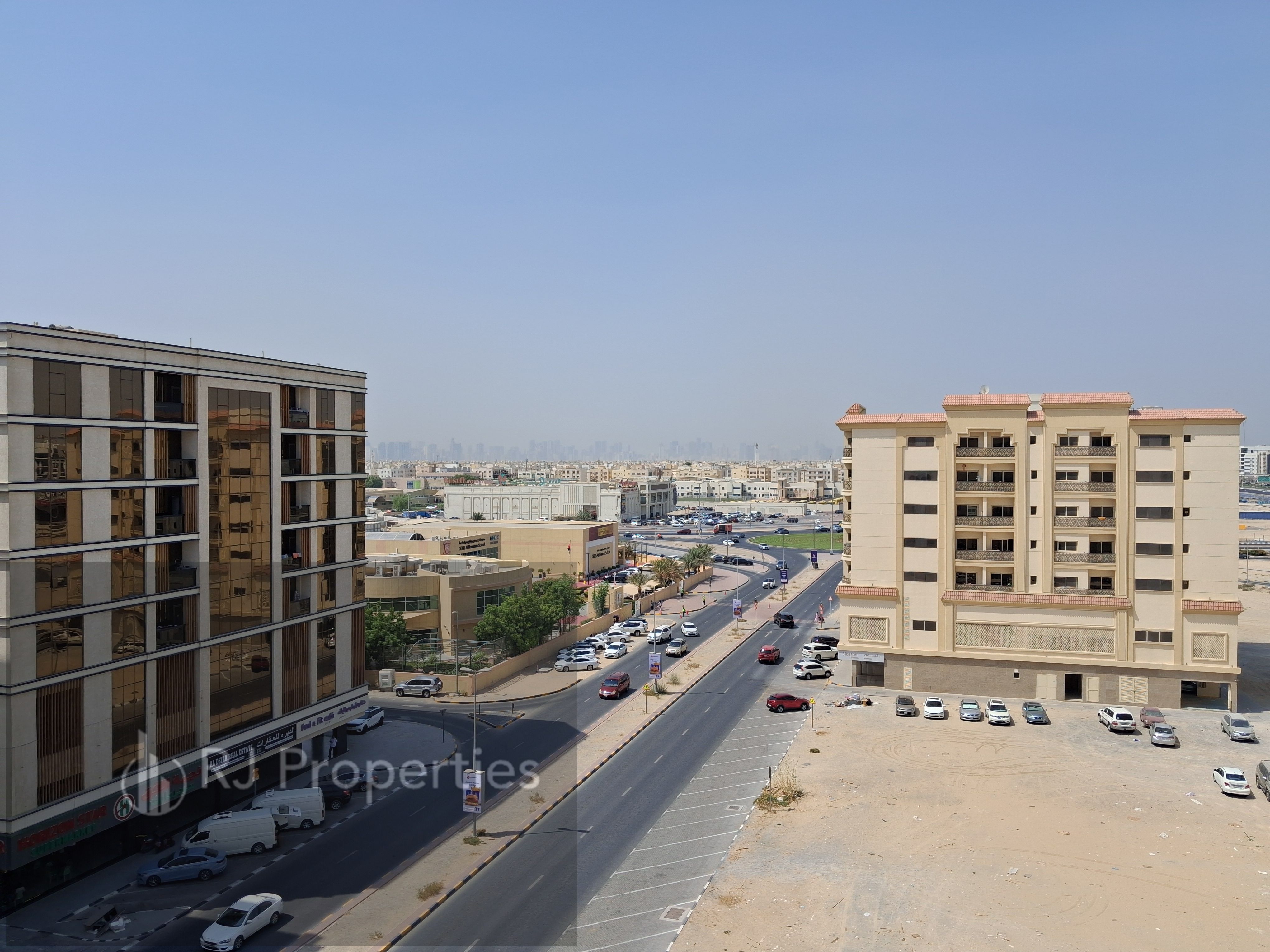 3 BR apartment - balcony - wardrobes - close to school area - Easy access for Dubai