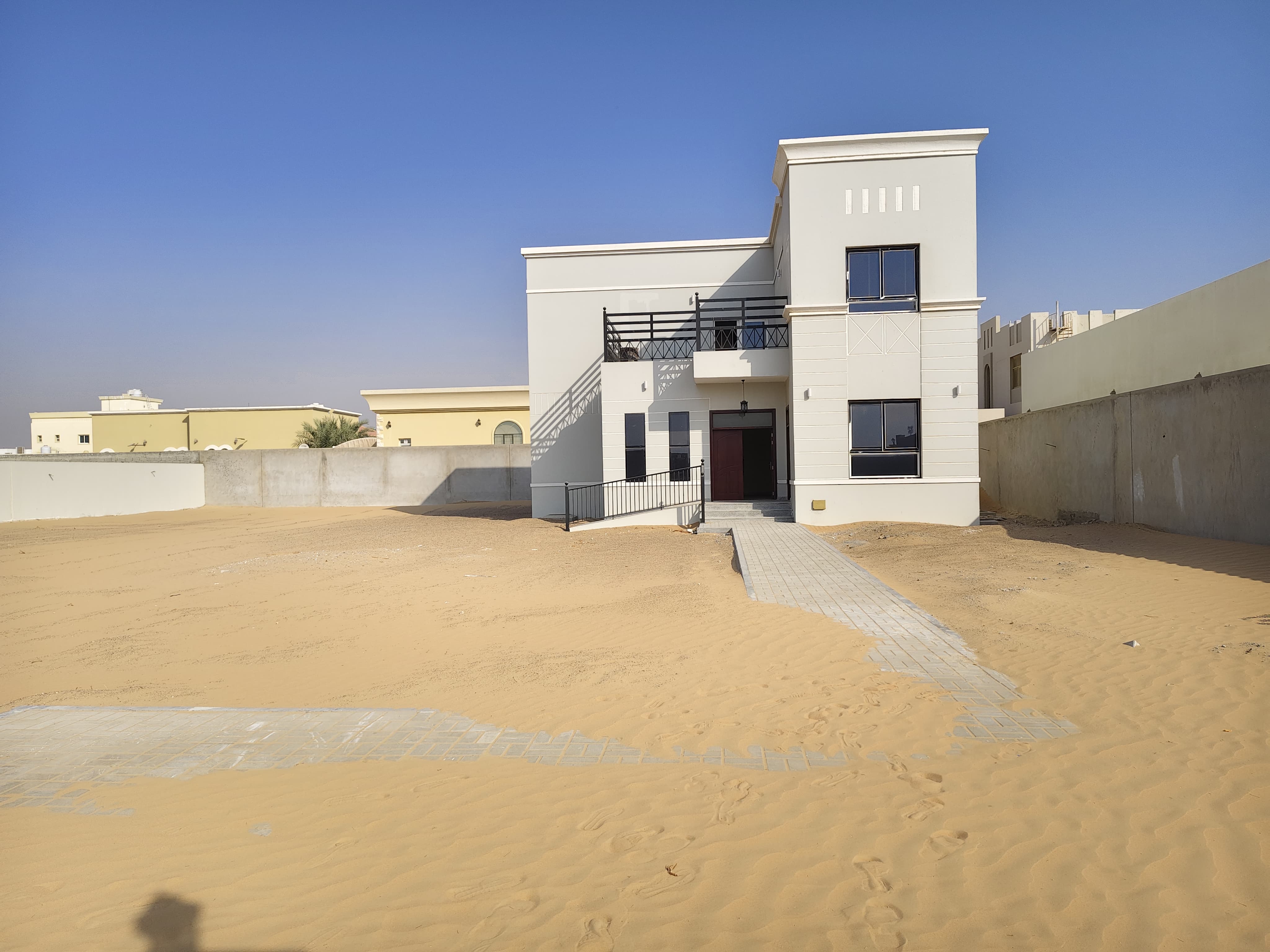 Brand New 4 badroom villa all master bedroom with tarrac and maid room price 100k