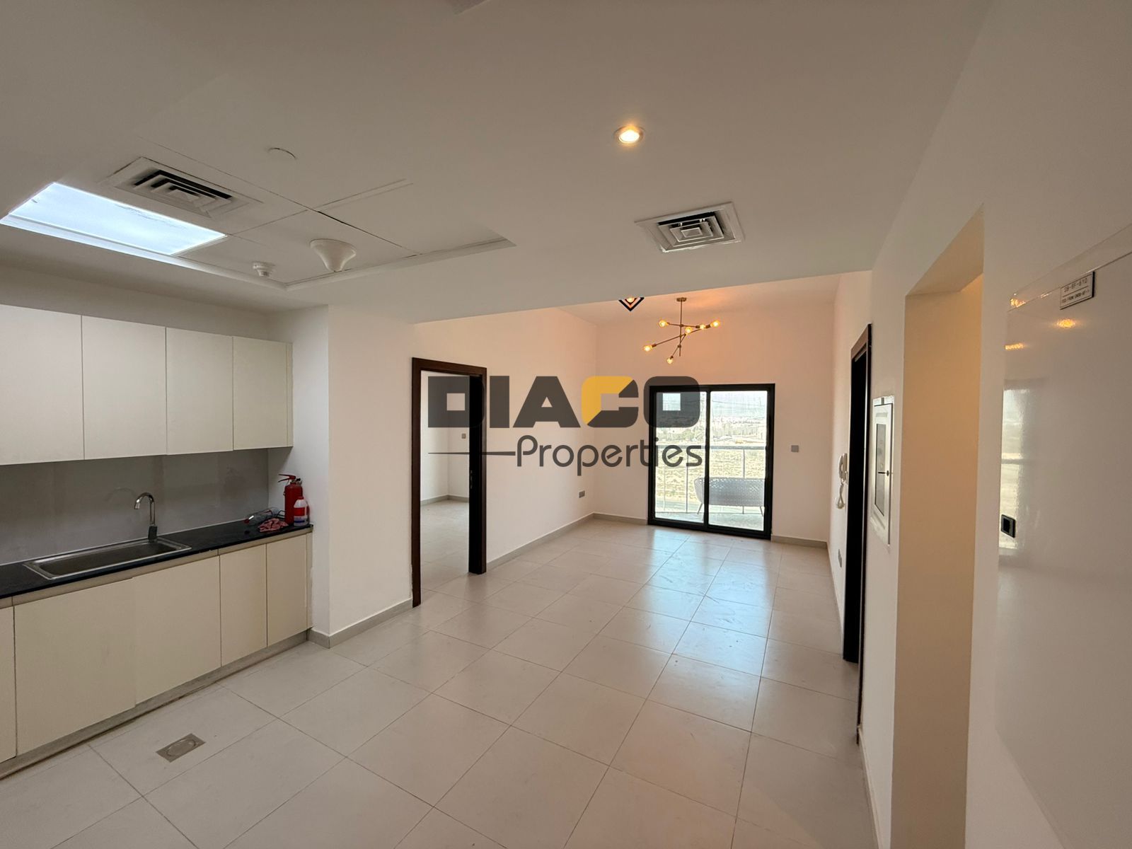 Spacious 2B/R Unfurnished/ 3 Balconies /Pool & Gym / Top-floor & Road View