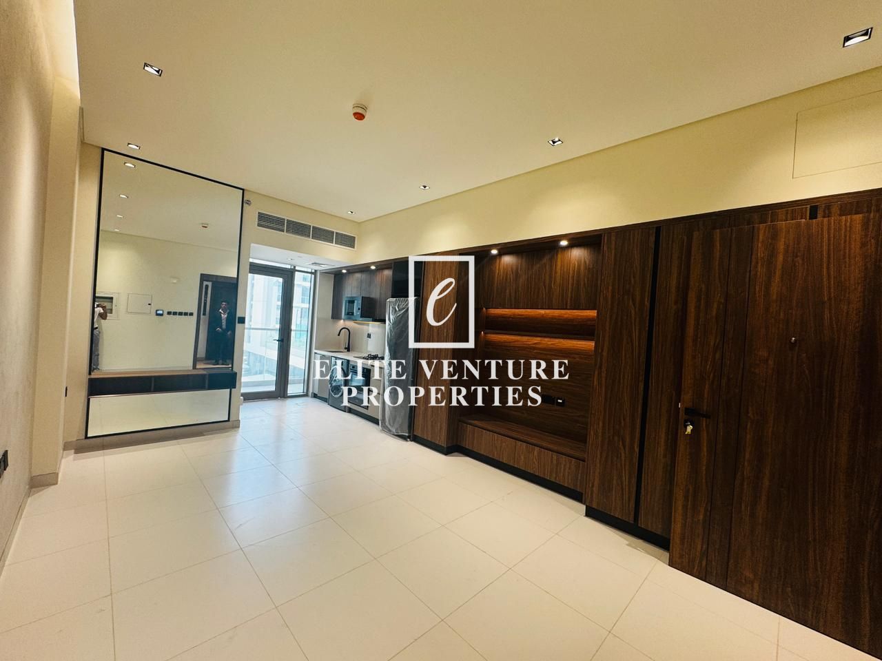 VACANT | BRAND NEW | PRIME LOCATION