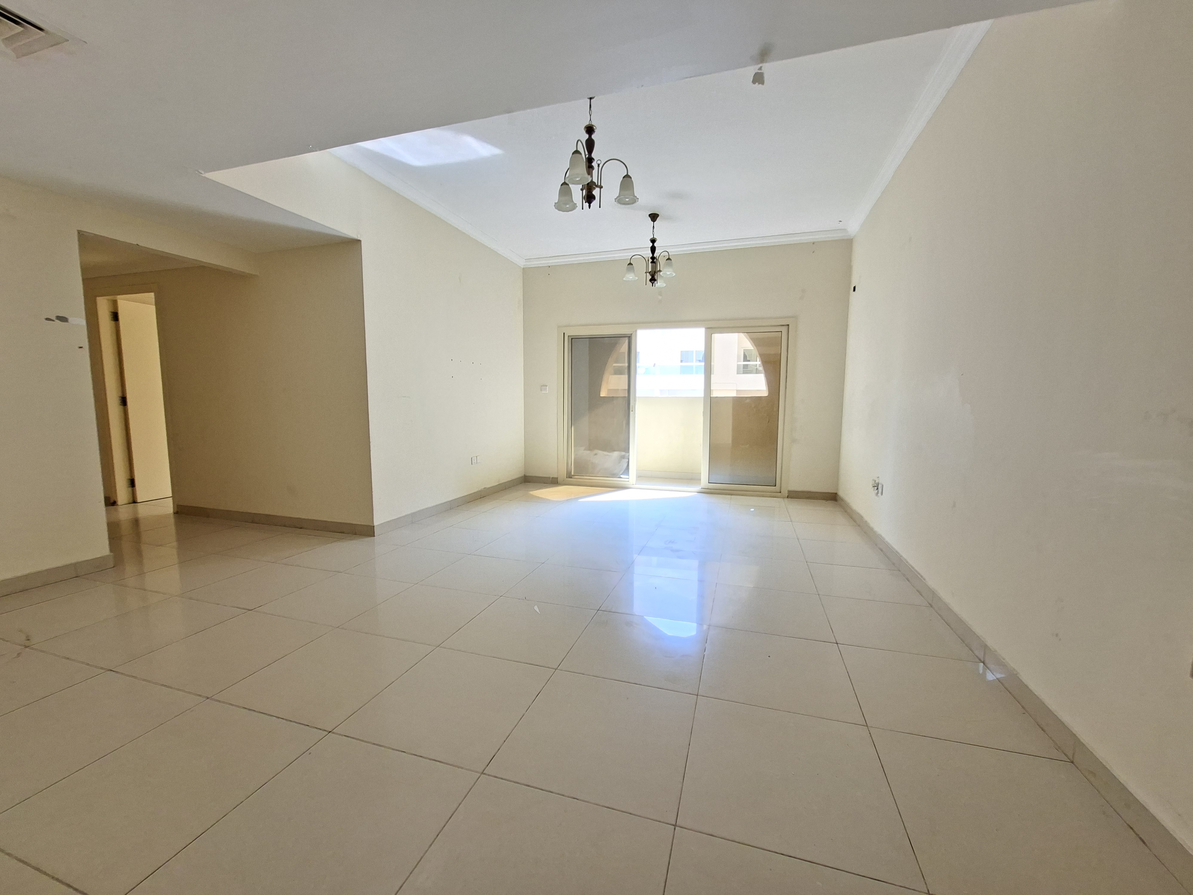 Very big Luxury 3. bhk APARTMENT with parking with balcony