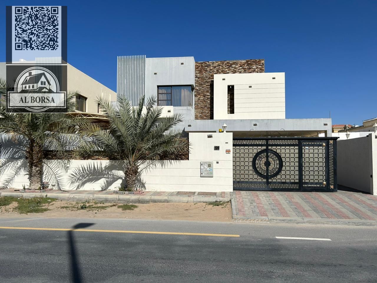 Luxurious commercial villa, large area, consisting of 5 rooms, a maid's room, a council, a hall, and 7 bathrooms. Easy to exit and enter Dubai. Number