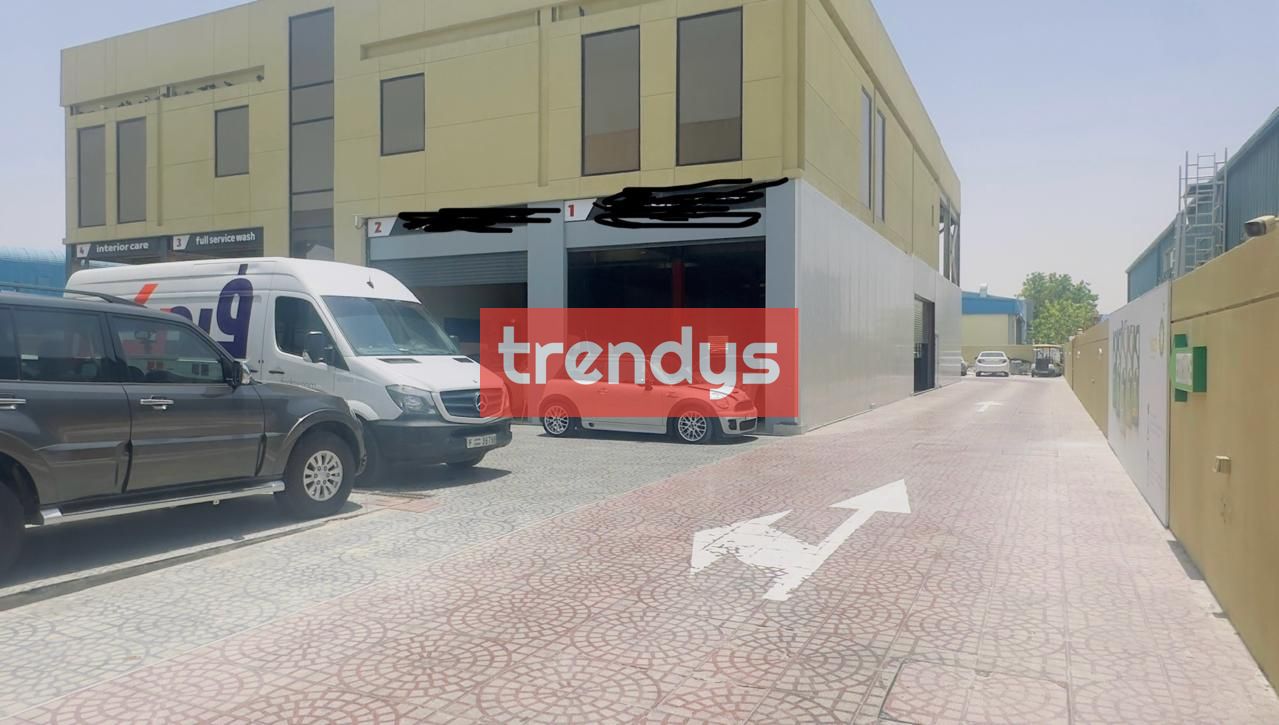 Facing Main Road Independent warehouse for Rent