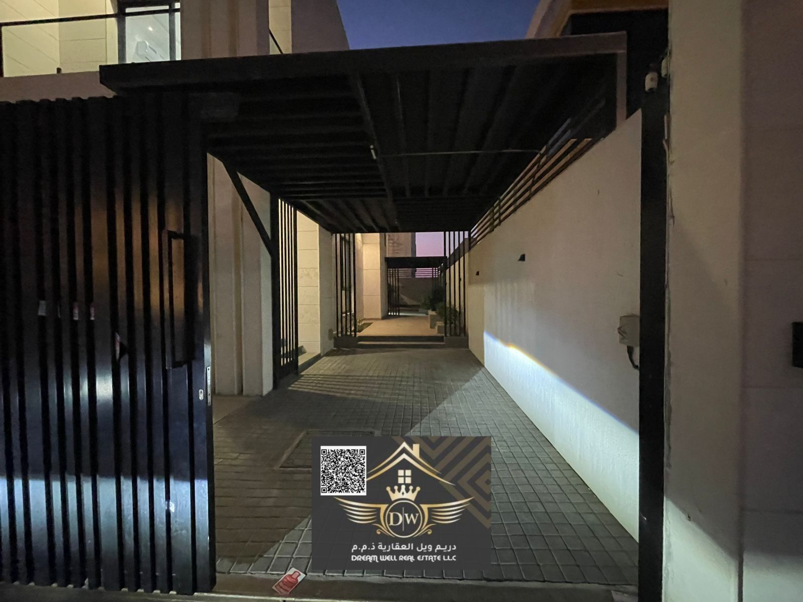 FIVE BEDROOM LUXURY VILLAH AVAILABLE FOR RENT IN VERY REASONABLE PRICE NEAR TO MAIN ROAD