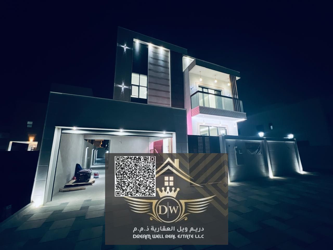 FIVE BEDROOM SPACIOUSE AVAILABLE FOR SALE ON PRIME LOCATION LUXURY VILLAH