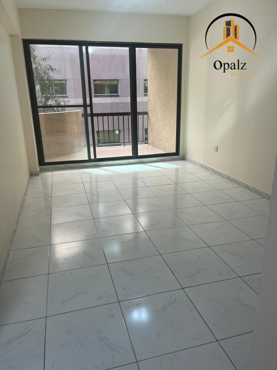 **Hot Deal! Spacious 3BHK | Fully Family Building | Walkable to Metro **