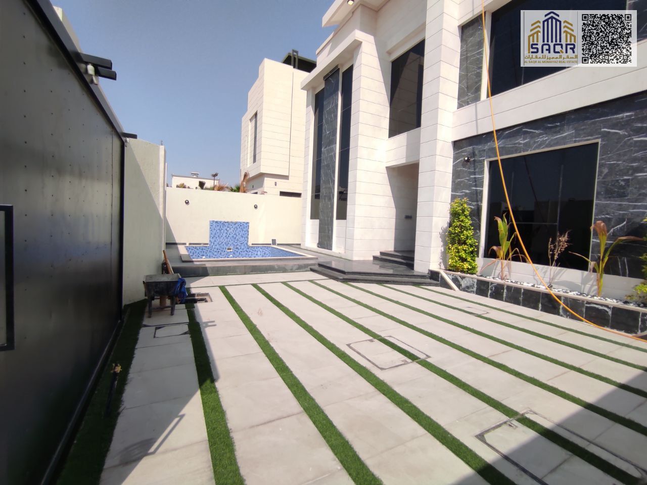 Own a villa with a swimming pool without annual fees / 3 floors, 8 rooms / First resident, freehold / Central air conditioning