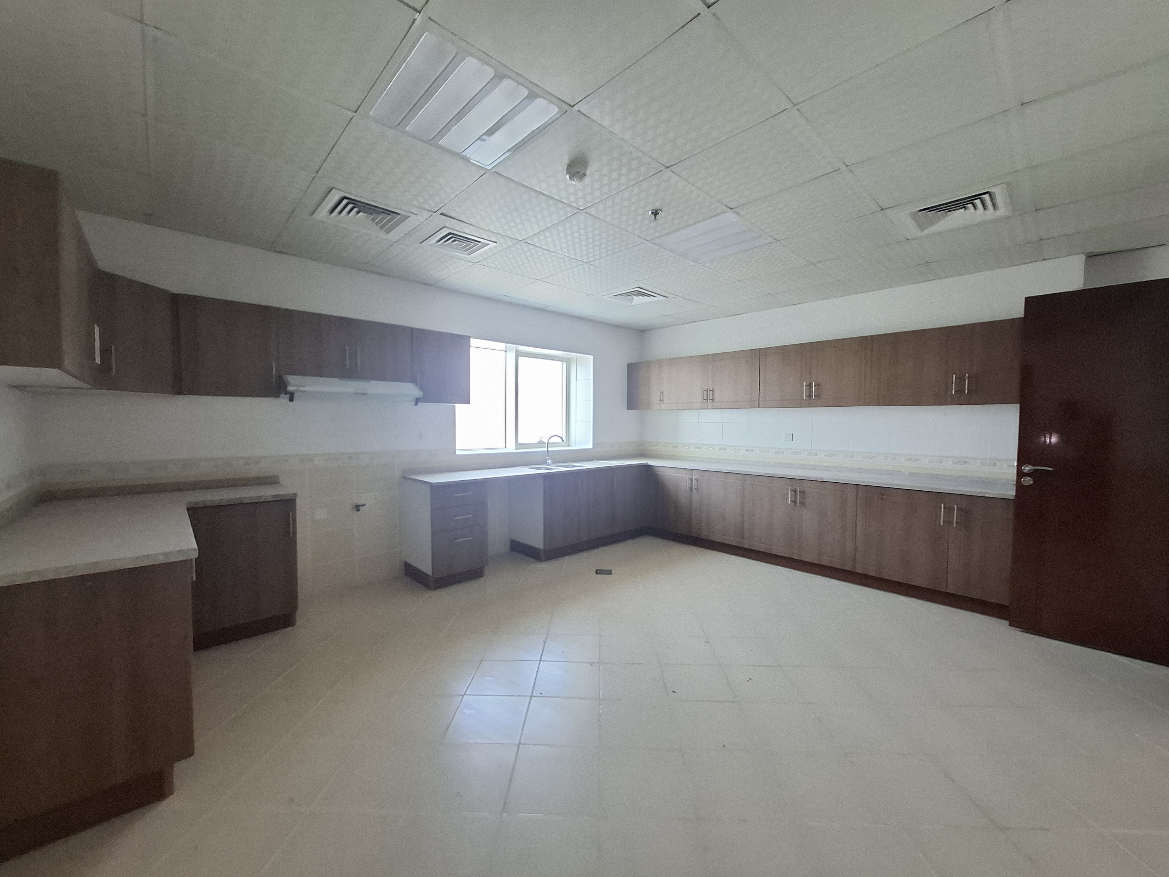 Massive 4-BHK Duplex * Chiller free * Luxury & Spacious * with Maid Room * Parking * Book Now