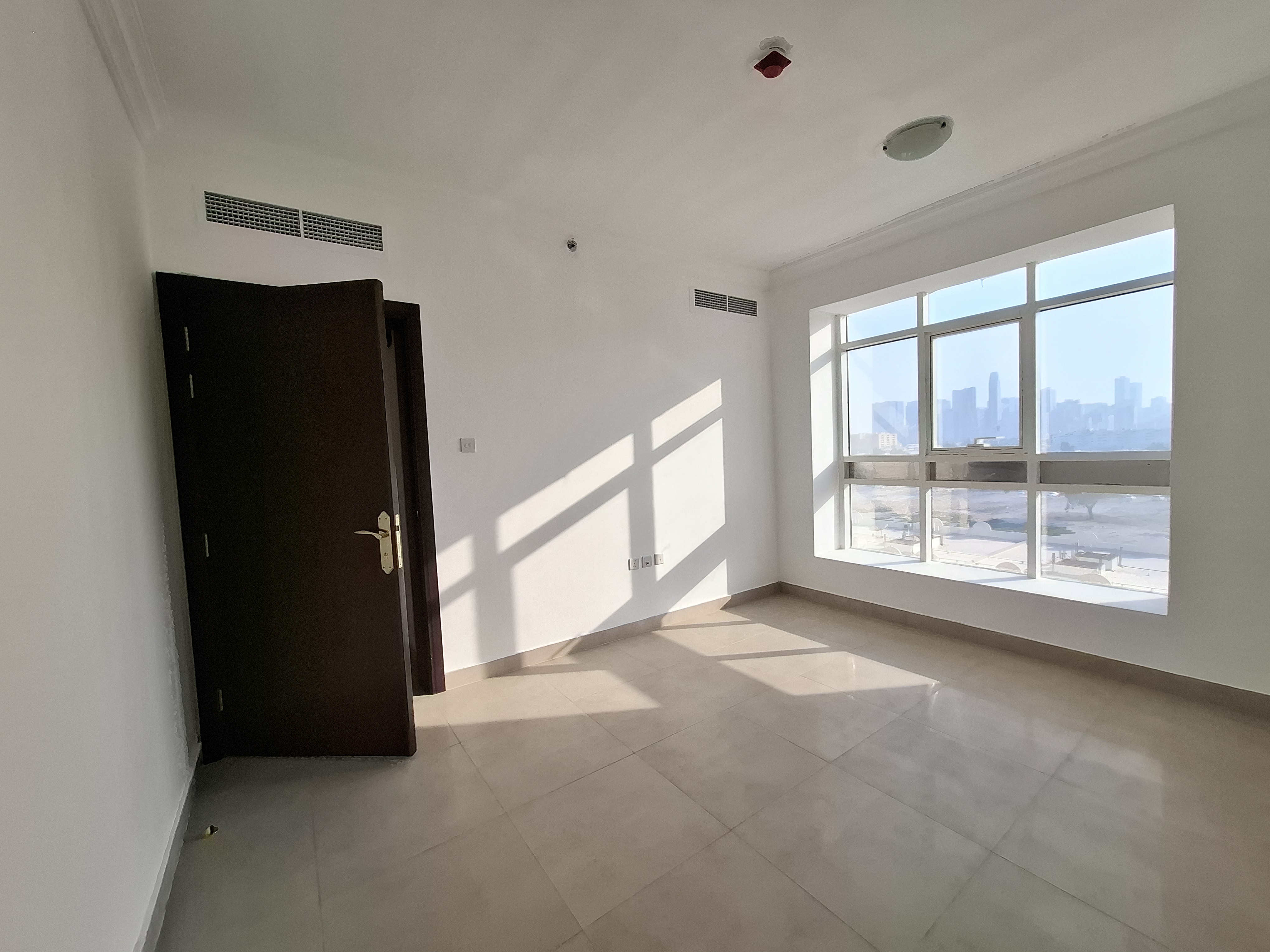 Cozy 2-BHK: Lavish bldg: Master Bed: Central AC: Prime Location: For Family: Ready to Move