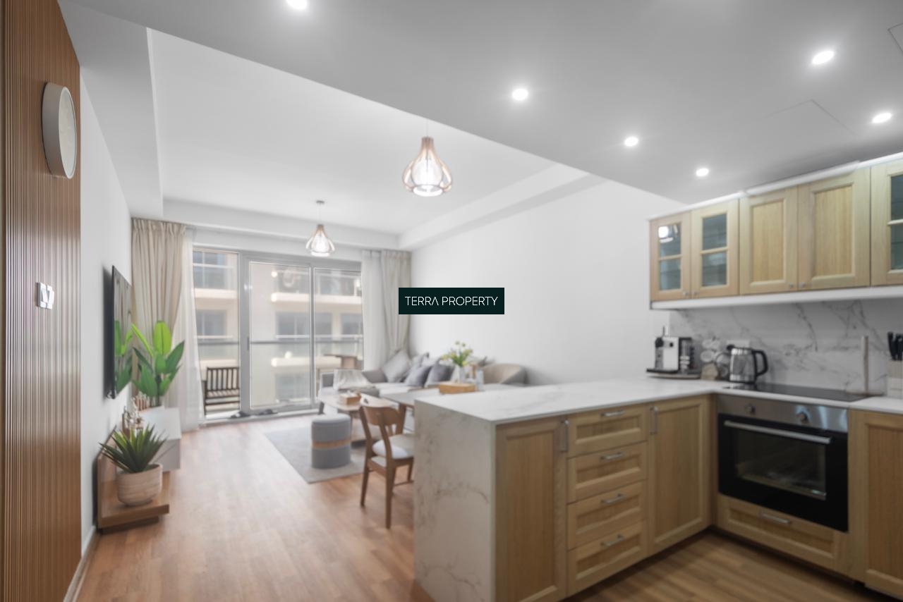 Luxurious - UPGRADED - Great Investment Location