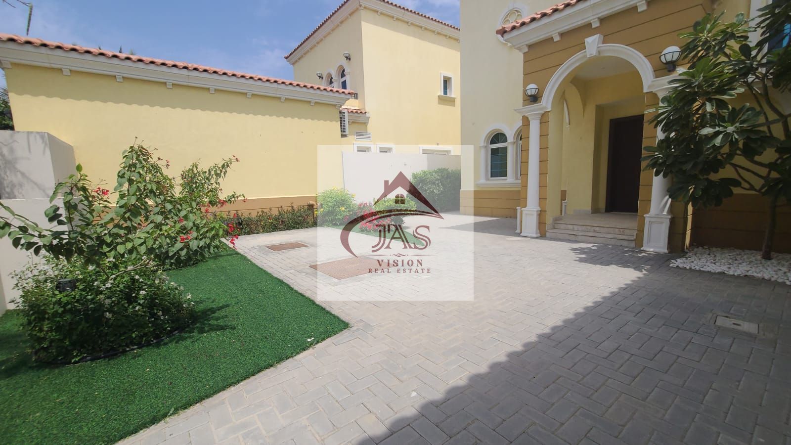 EXTENDED AND UPGRADED 3BED VILLA I BACK 2 BACK