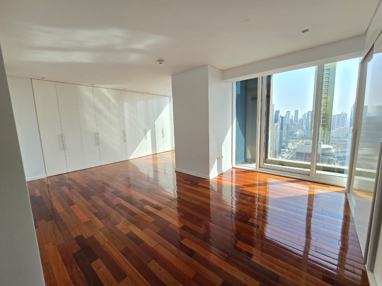 SH. ZAYED ROAD - TOP FLOOR- 3BHK- MAID ROOM - DUPLEX FOR RENT @400K