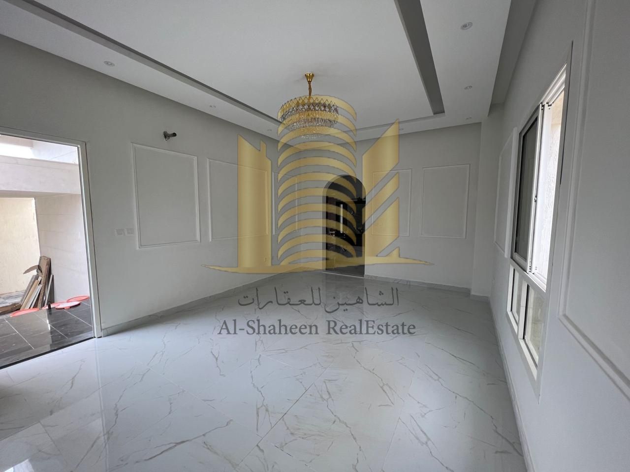 Two villas for sale in Yasmine Garden Including air conditioning, electricity, and water Land area: 3,014 square feet Built-in area: 3,500 Hall, sitting room, kitchen, storage room, 5 bedrooms, stairs, 7 bathrooms, maid's room with bathroom 1,650,000 (neg