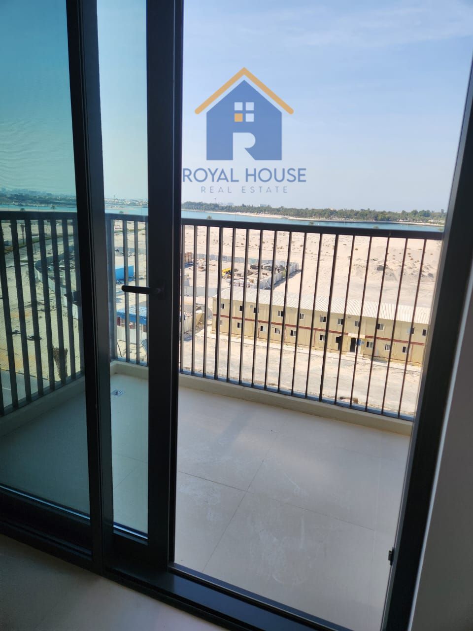 للبيع غرفة و صالة في جزيرة مريم - For sale, a room and a hall in Maryam Island