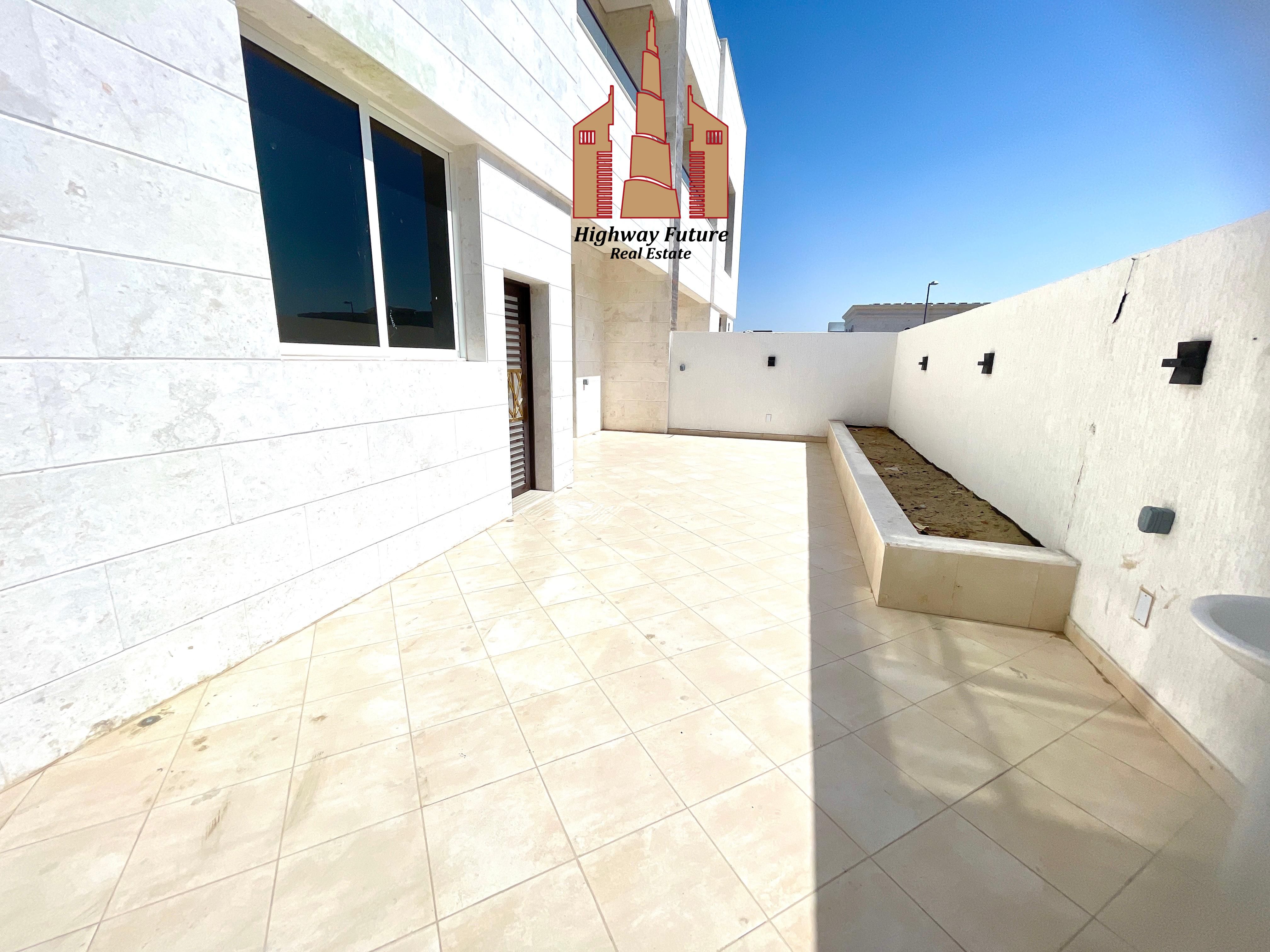 Brand New 5bhk villa just 195k with driver Room in Hoshi Area