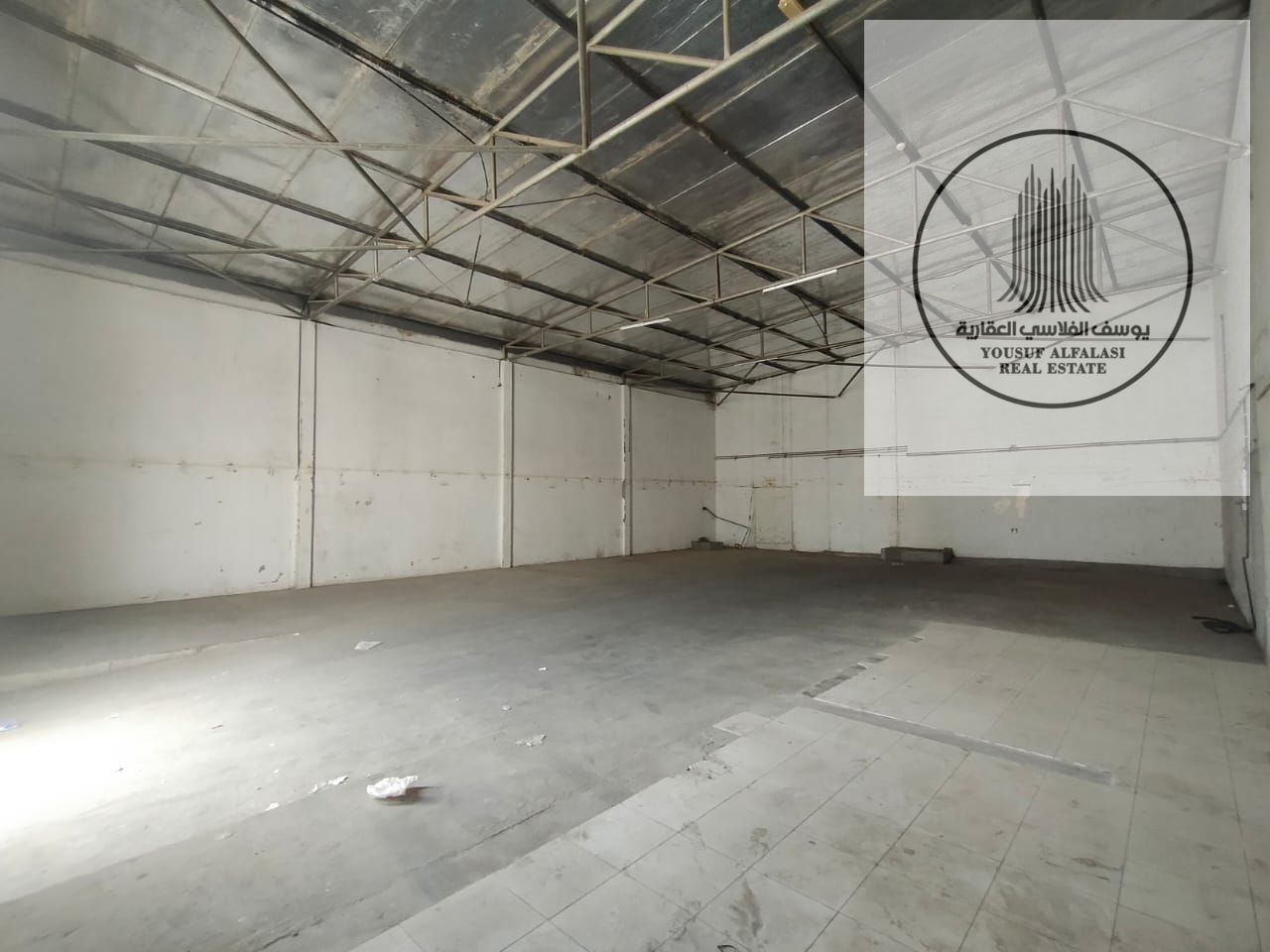 For sale, a complex consisting of 2 warehouses and workers’ rooms, ready.