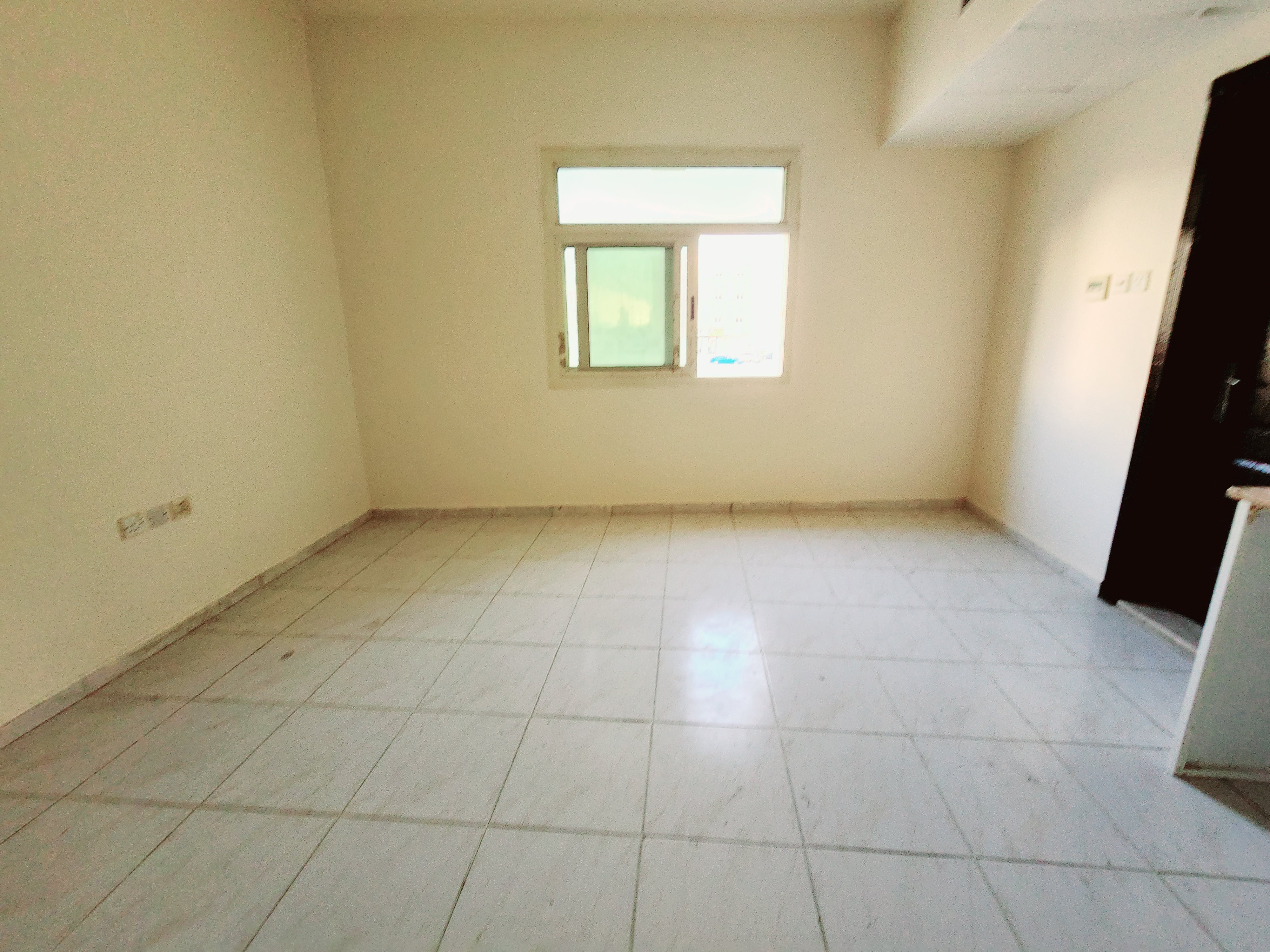 Luxury studio school area only 20k