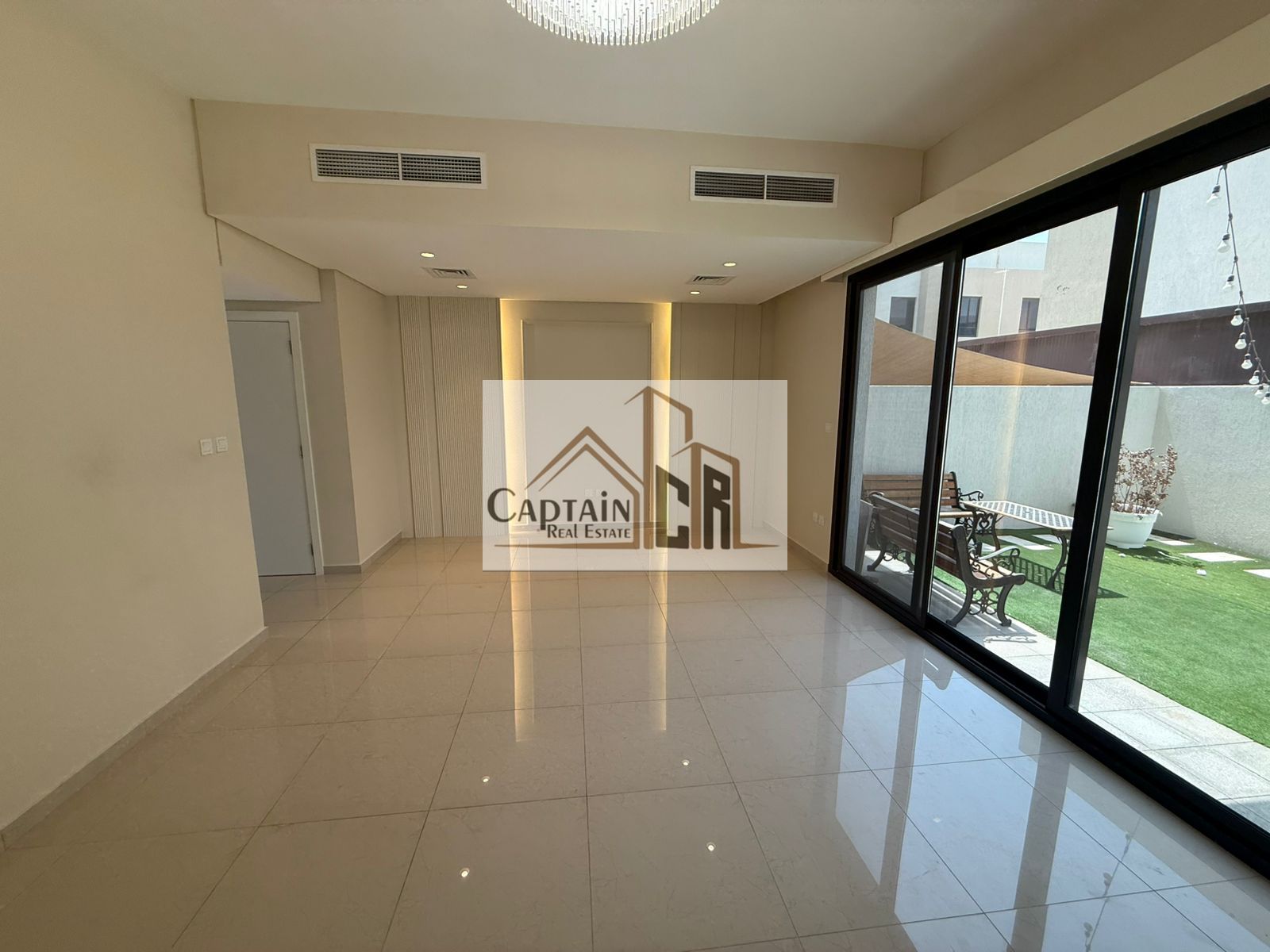 Luxurious 3bhk Townhouse Balcony Garden