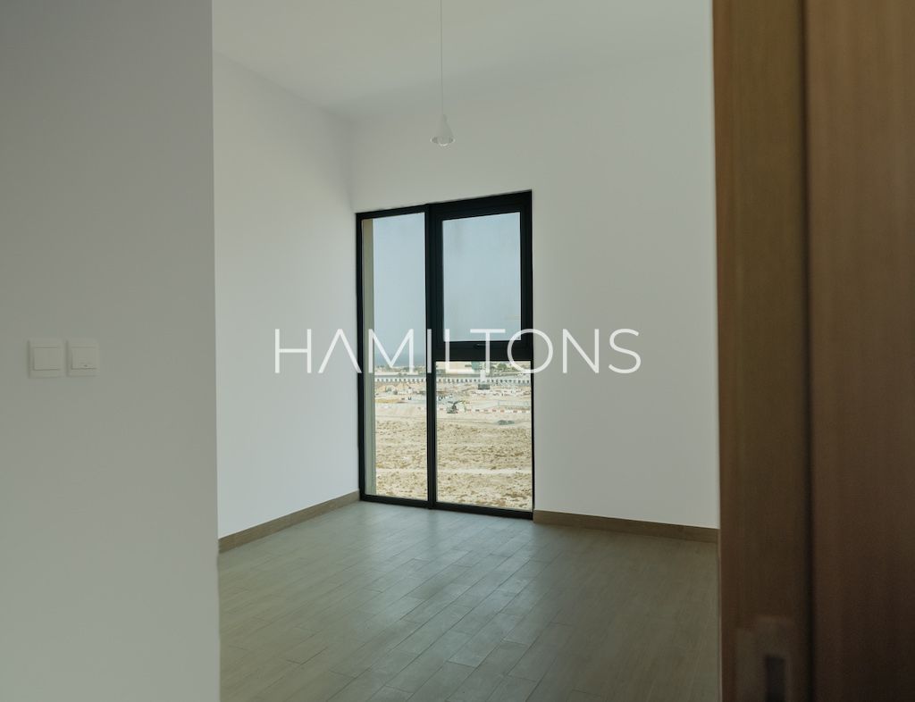 Beachfront Unit | Stunning Sea Views | Vacant | Resale