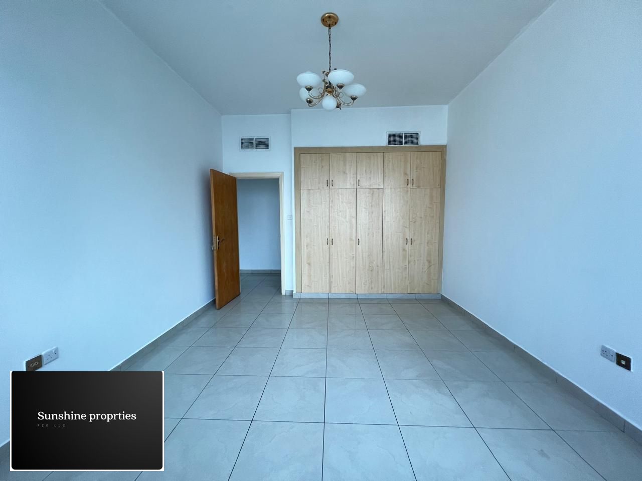 Levish 2 Bedroom/With Sea View/Gym Pool Free Prime Location