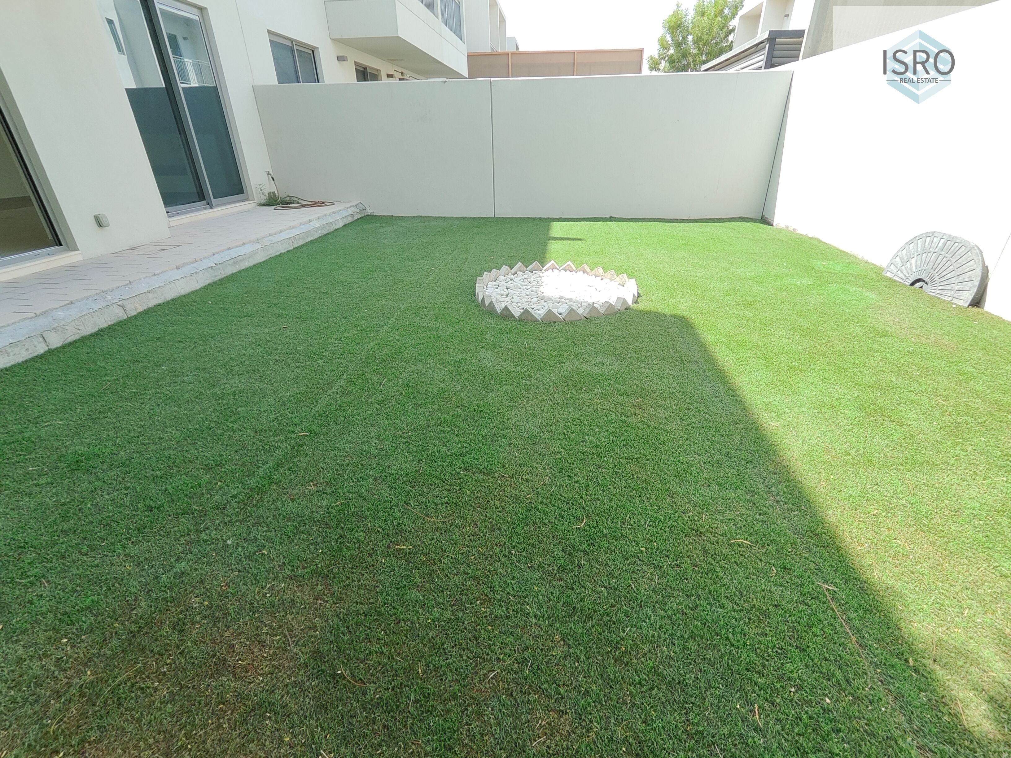 BEST OPPORTUNITY||READY TO MOVE||3BEDROOM TOWNHOUSE||BIHIND CITY CENTER MALL||