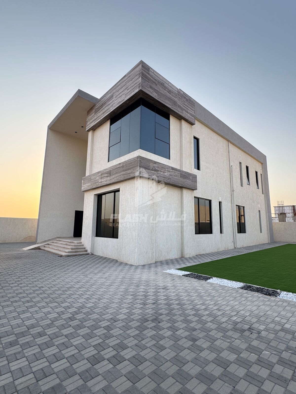 For sale, a luxurious two-story villa in Southern Dhait