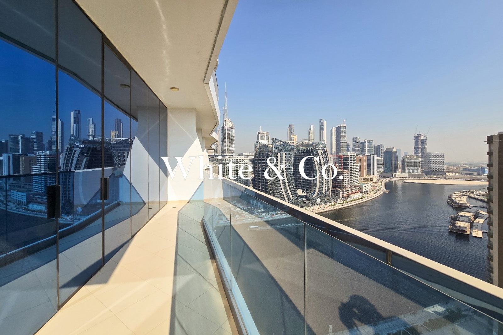 CANAL & BURJ VIEW / FULLY FURNISHED / SPACIOUS
