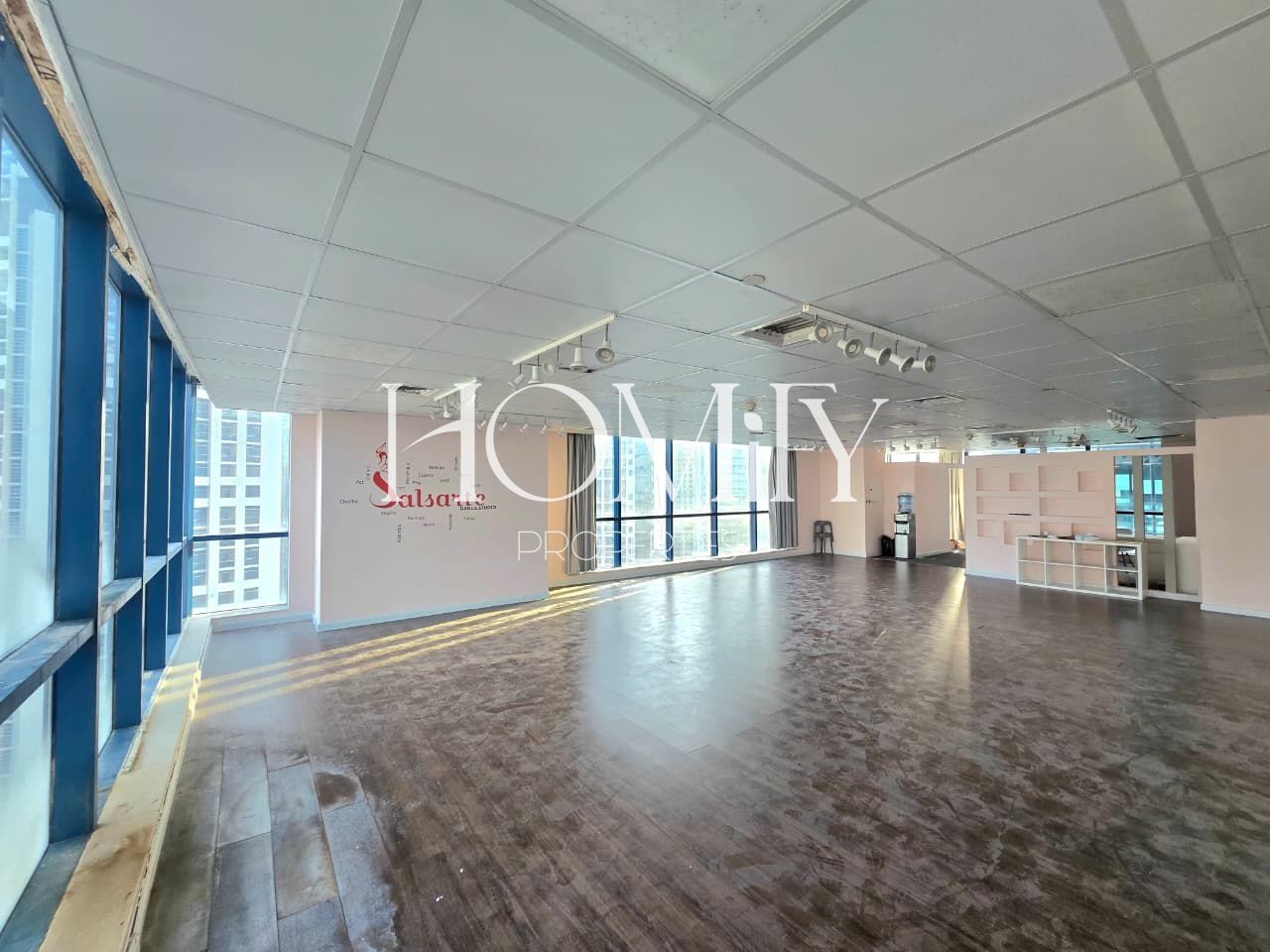 High Floor | Vacant | Area Specialist