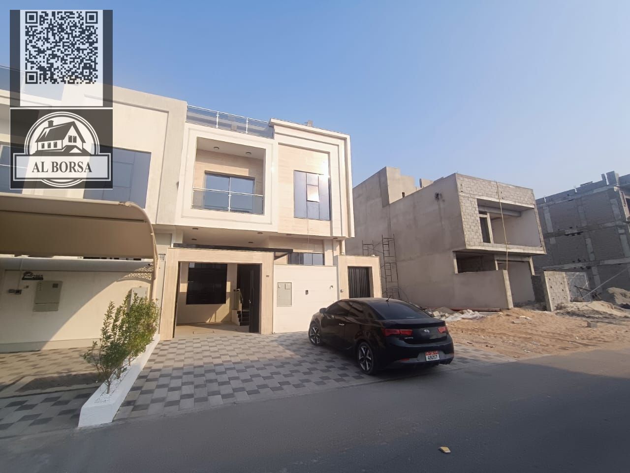 Townhouse in Al Hili 2 for sale: 5 bedrooms, a majlis, and a living room. Price: 1.320000 million. The price includes registration fees.
