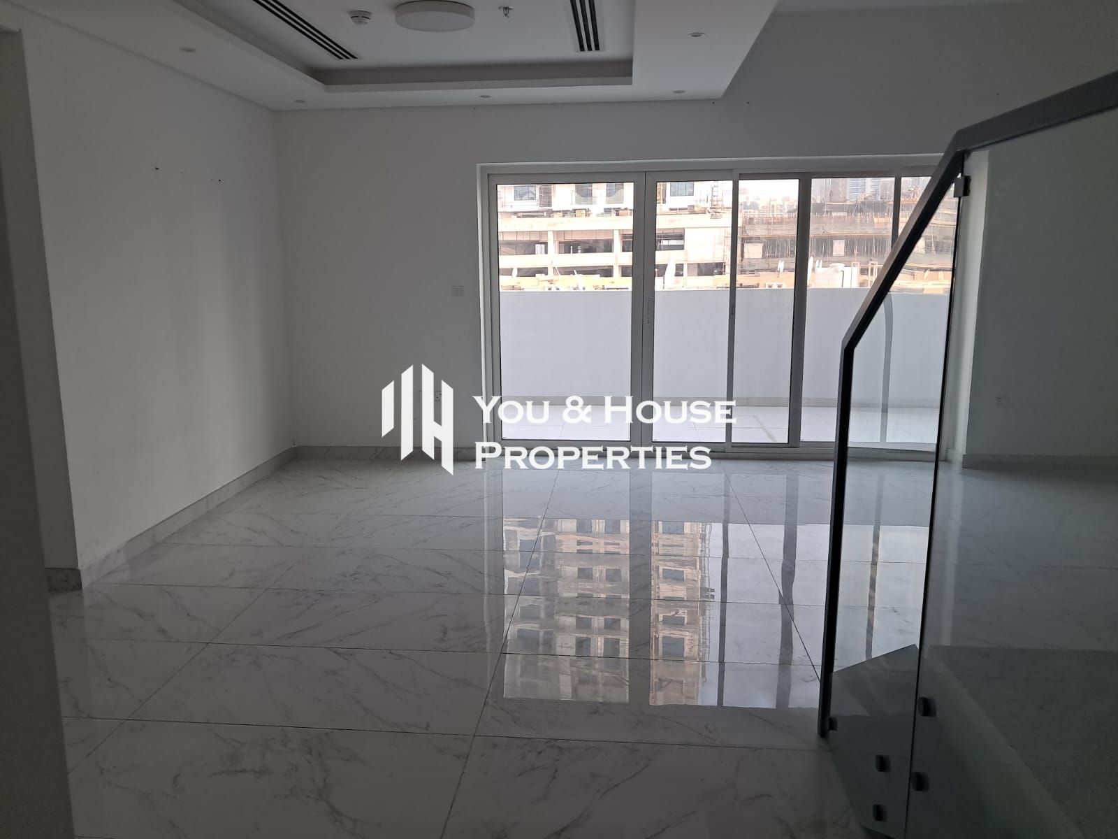 Hot Deal - 3 BHK Duplex | Closed Kitchen | Well Maintained