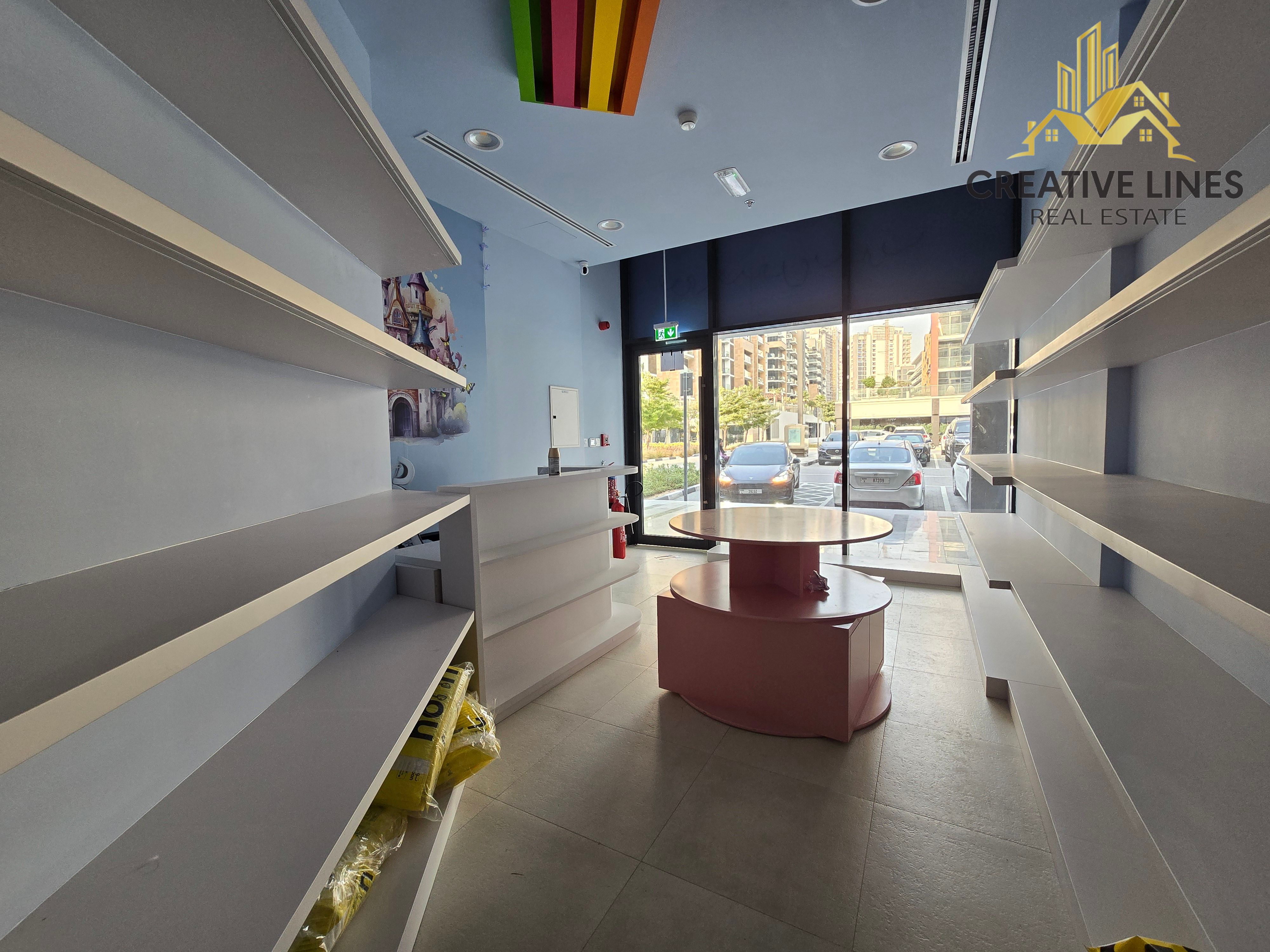 PARKING FRONT - PRIME LOCATION - HIGH FOOTFALL