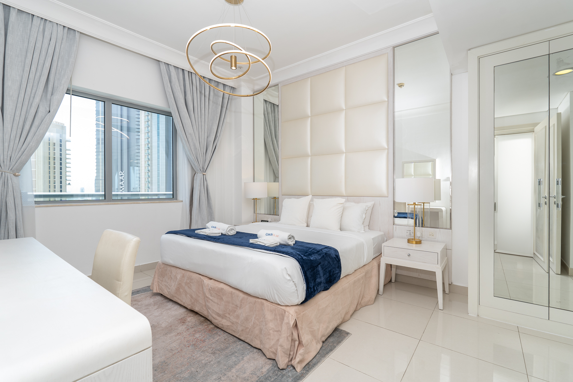 Luxury 1 bedroom apartment comes with spectacular views of Burj Khalifa.