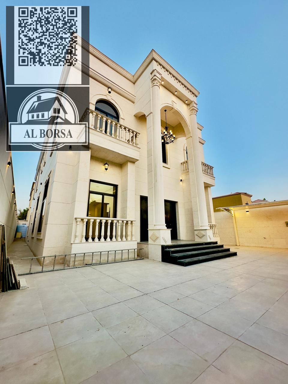 For rent, a VIP villa in Rawda 2, super finished, 7 large bedrooms, a maid's room with a bathroom, and a storeroom inside the kitchen.