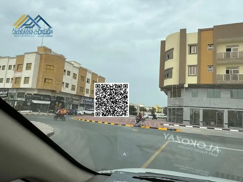 A distinctive investment opportunity * An artist's location * A wide street
